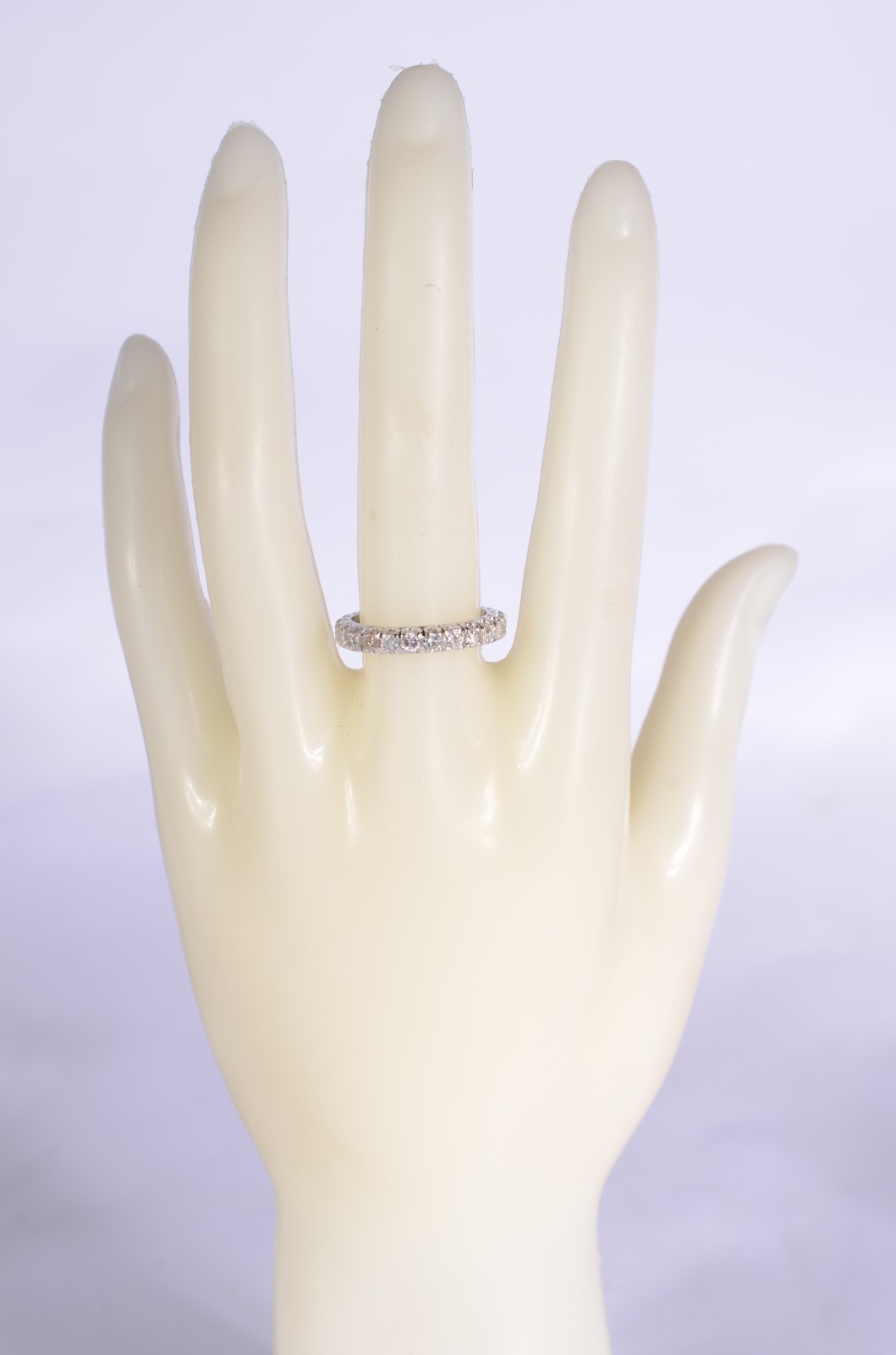 Aliança completa de ouro branco com 25 brilhantes de 0,08 ct cada... - foto 6 de 6
