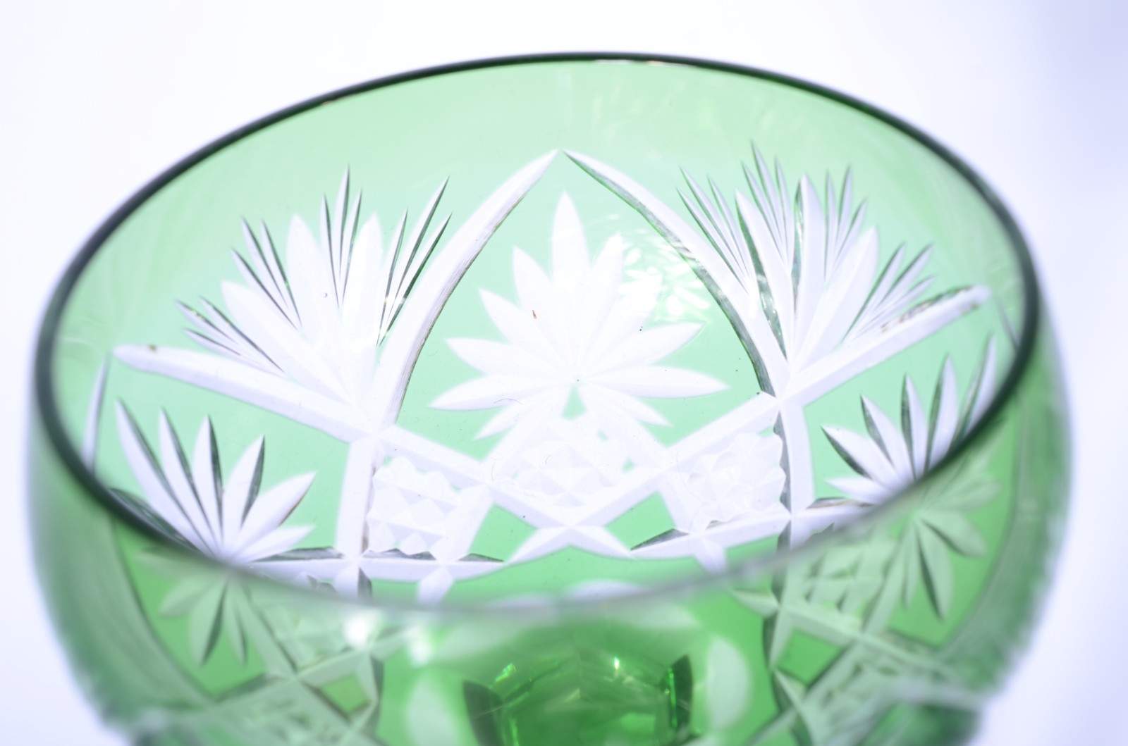 Cinco taças para vinho de cristal europeu double verde lapidado, pés... - foto 5 de 6