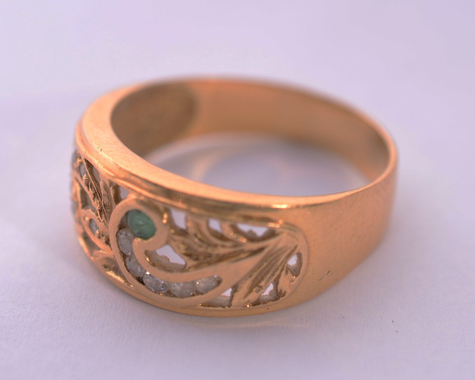 Anel de ouro 18 k., com brilhantes, aro 21. (Por motivos de segurança... - foto 2 de 6