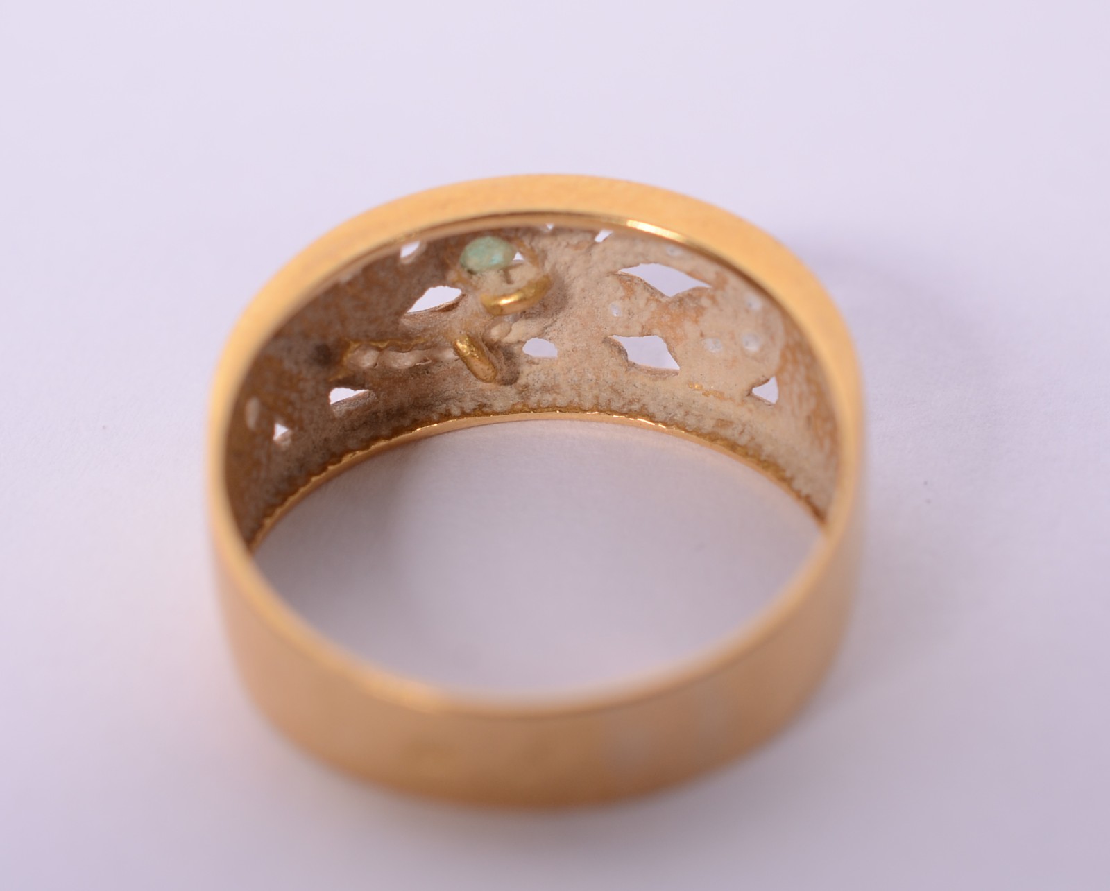Anel de ouro 18 k., com brilhantes, aro 21. (Por motivos de segurança... - foto 4 de 6
