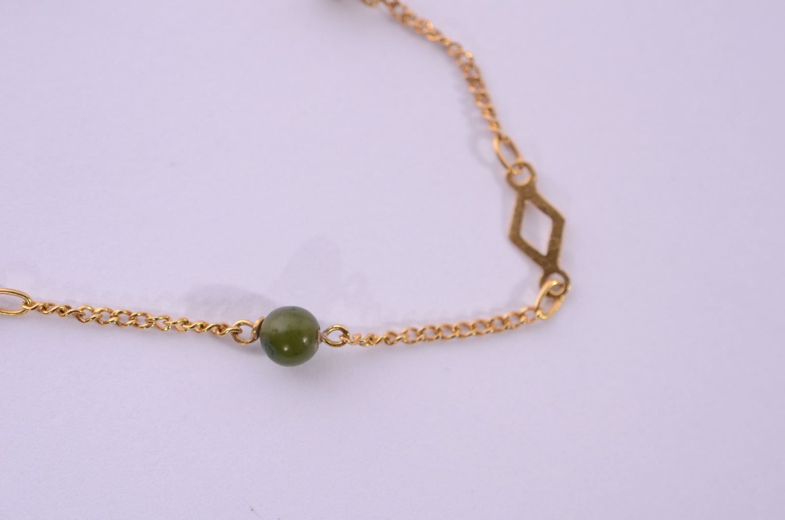 Pulseira de ouro 18 k., com pedras verdes. (Por motivos de segurança... - foto 3 de 7