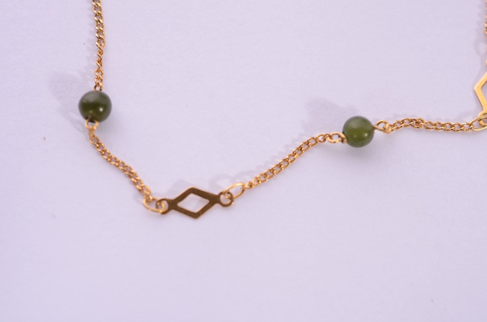 Pulseira de ouro 18 k., com pedras verdes. (Por motivos de segurança... - foto 5 de 7