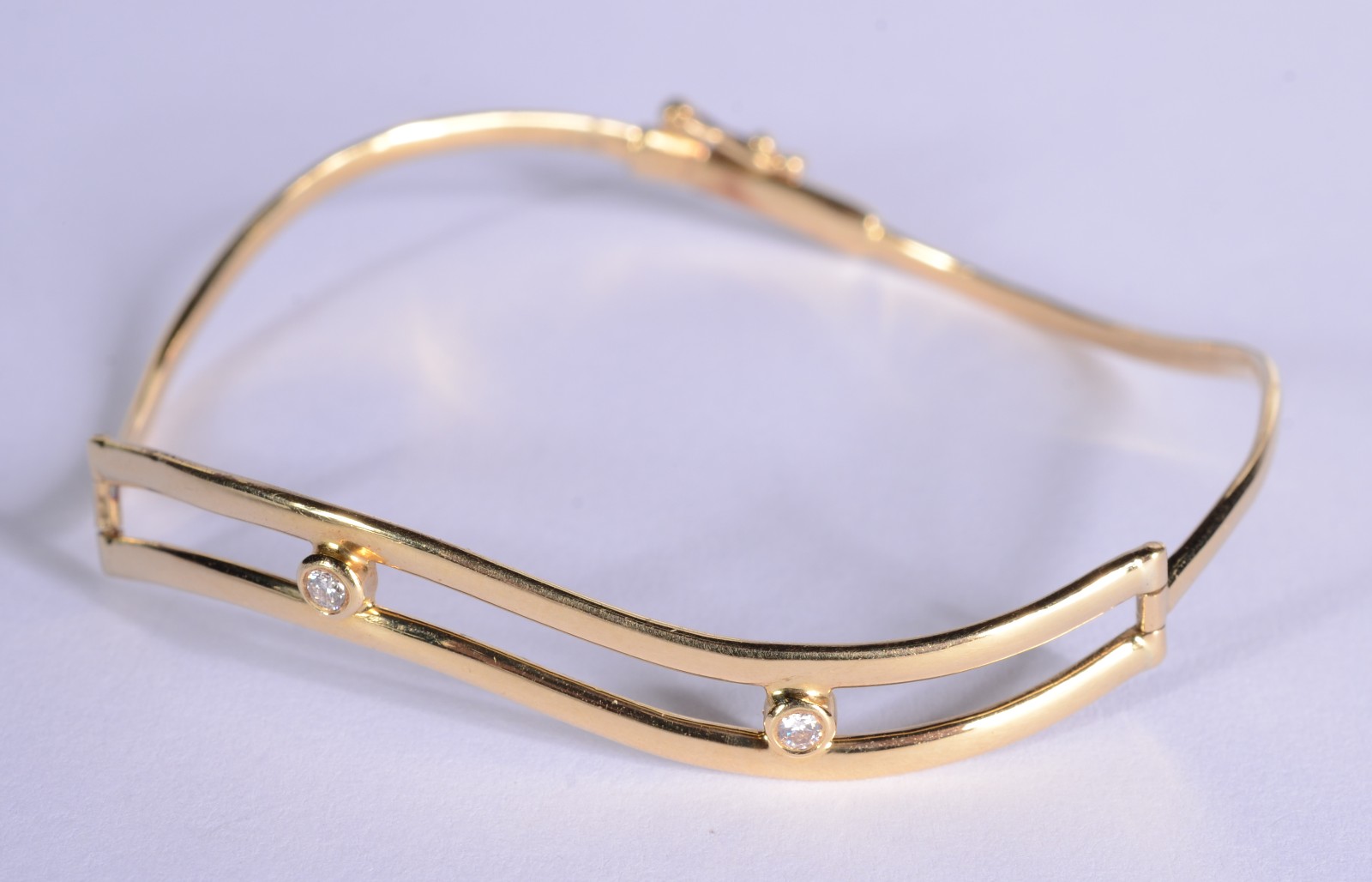 Pulseira de ouro 18 k., contraste 750 mls cravejado com dois... - foto 1 de 6