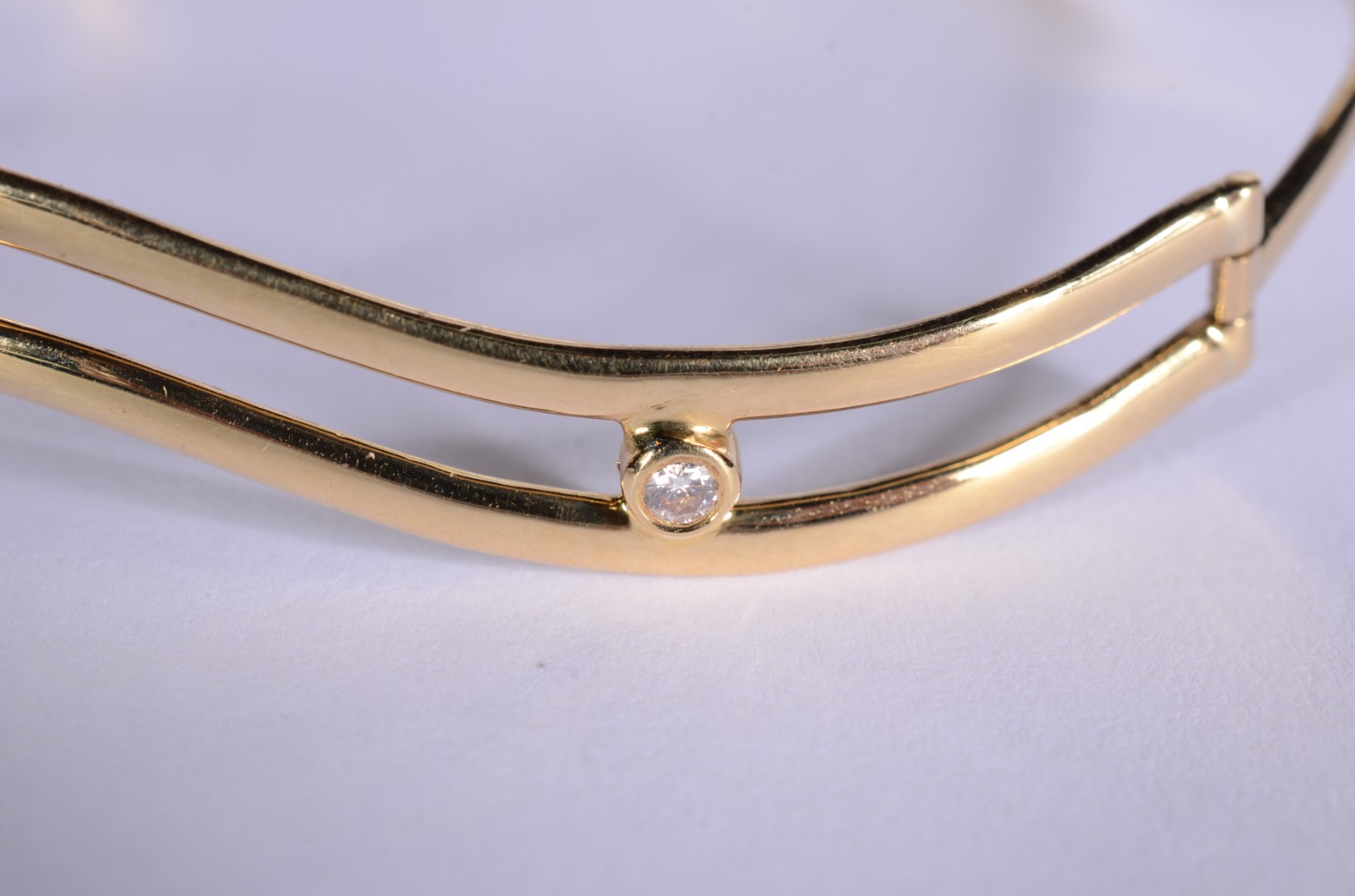 Pulseira de ouro 18 k., contraste 750 mls cravejado com dois... - foto 3 de 6