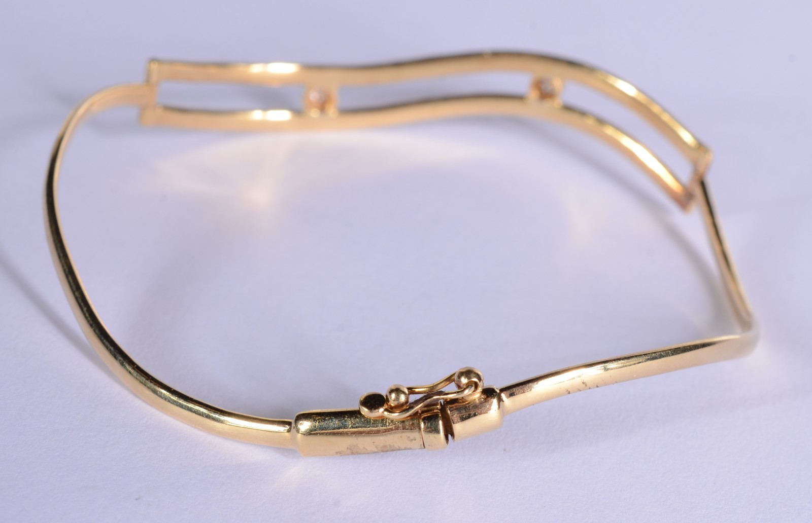 Pulseira de ouro 18 k., contraste 750 mls cravejado com dois... - foto 4 de 6