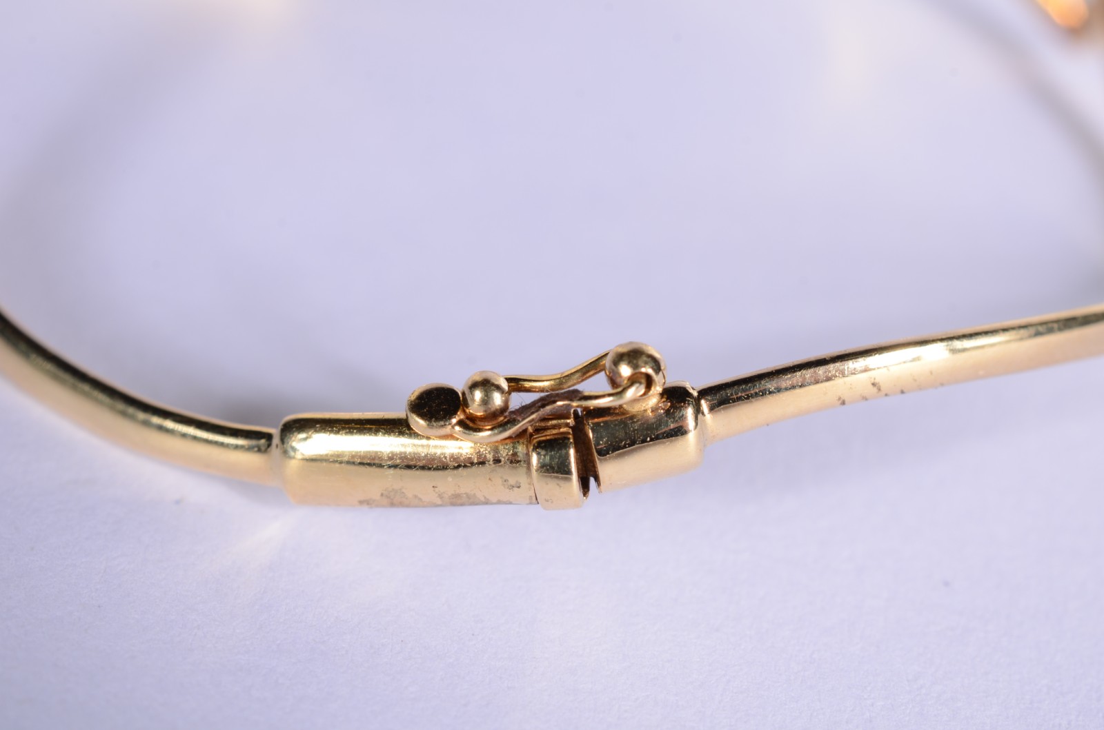 Pulseira de ouro 18 k., contraste 750 mls cravejado com dois... - foto 5 de 6