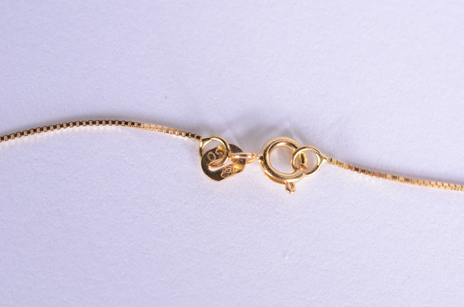 Colar de ouro 18 k., pendente na forma de globo. (Por motivos de... - foto 4 de 6