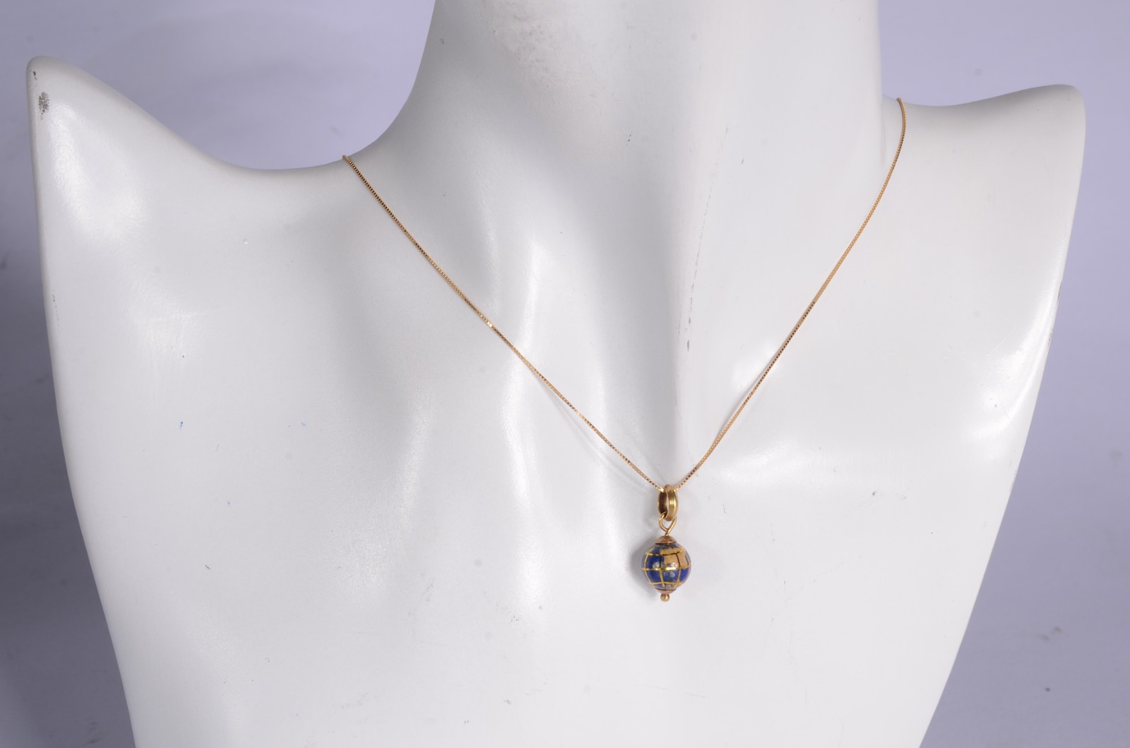 Colar de ouro 18 k., pendente na forma de globo. (Por motivos de... - foto 6 de 6
