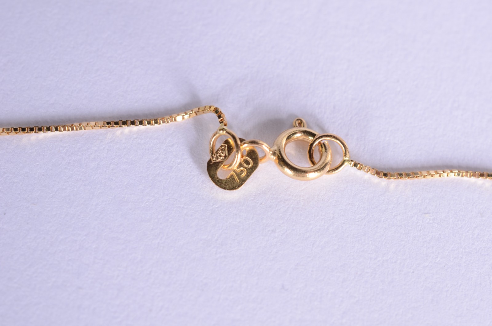 Colar de ouro 18 k., contraste 750 mls com pendente. (Por motivos de... - foto 3 de 6