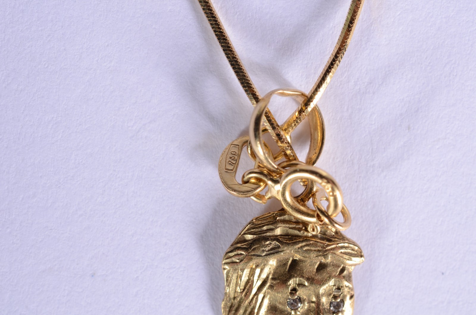 Colar de ouro 18 k., contraste 750 mls modelo "rabo de rato" com... - foto 3 de 6