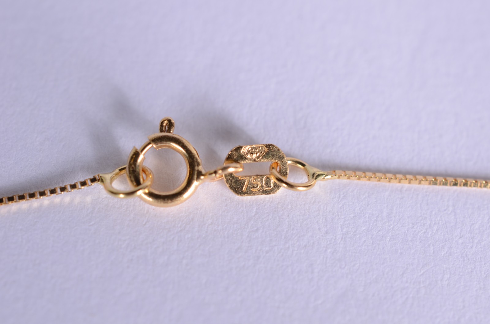 Colar de ouro 18 k., com pendente feitio flor. (Por motivos de... - foto 6 de 9