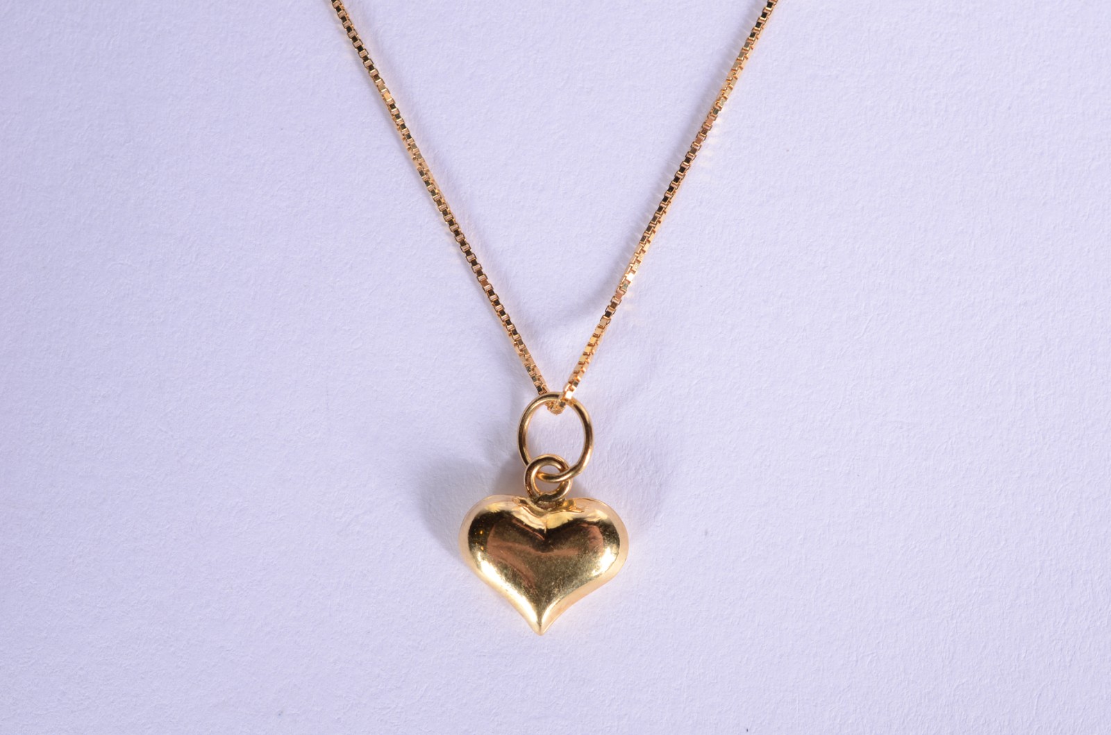 Colar com pendente na forma de coração de ouro 18k., contraste 750... - foto 1 de 5