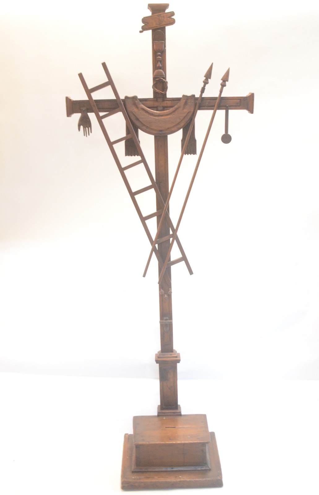 Esmoleira de madeira nobre em formato de grande crucifixo com ex... - foto 1 de 7