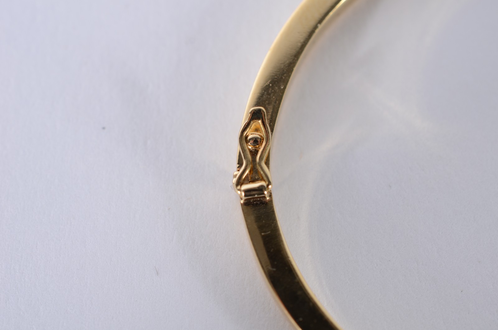 Pulseira em ouro 18 k., com aproximadamente 13 brilhantes. (Por... - foto 4 de 4