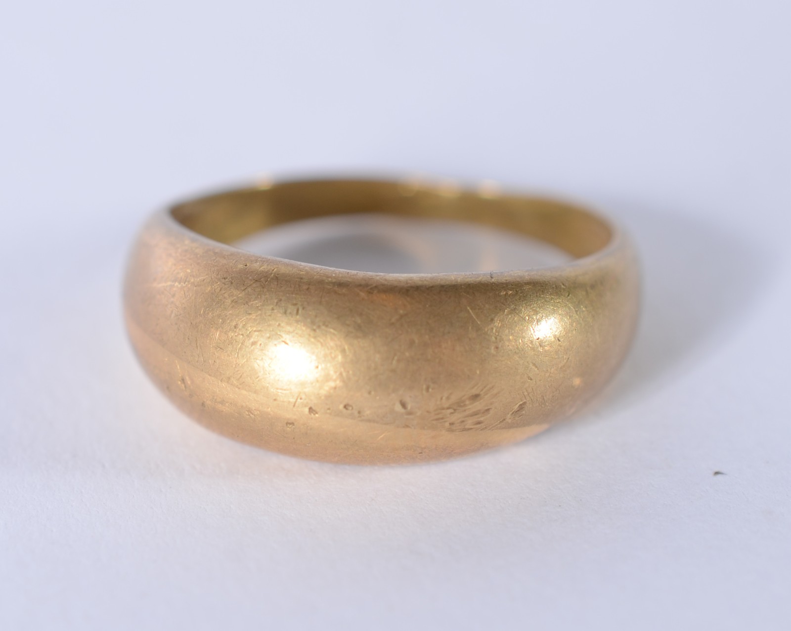 Anel de ouro 18 k., aro 23. (Por motivos de segurança a peça não se... - foto 2 de 5