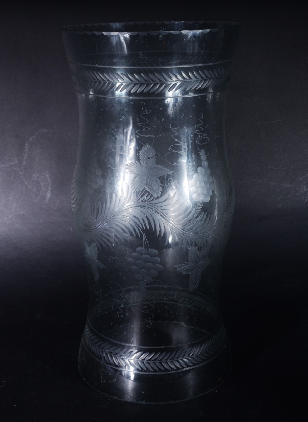 Grande donzela de cristal lapidado. - foto 1 de 3