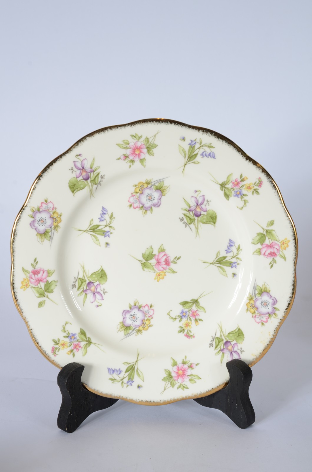 Xícara de chá com pires e pratinho de porcelana inglesa Royal Albert... - foto 3 de 8