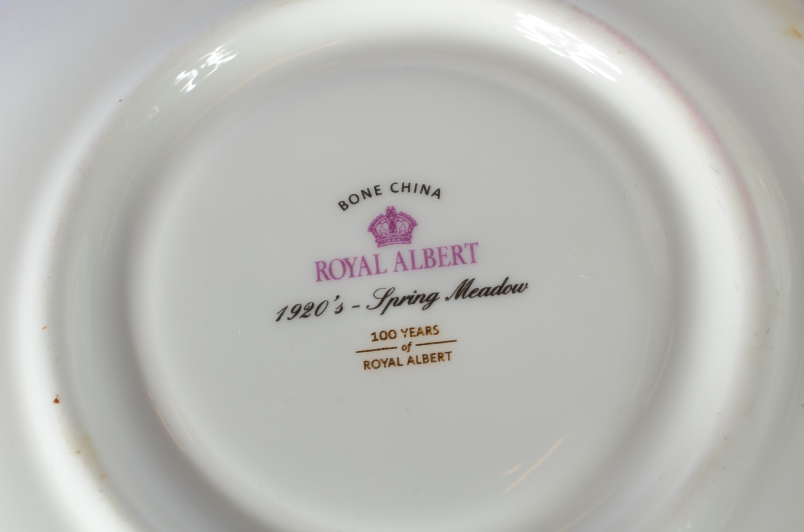 Xícara de chá com pires e pratinho de porcelana inglesa Royal Albert... - foto 6 de 8