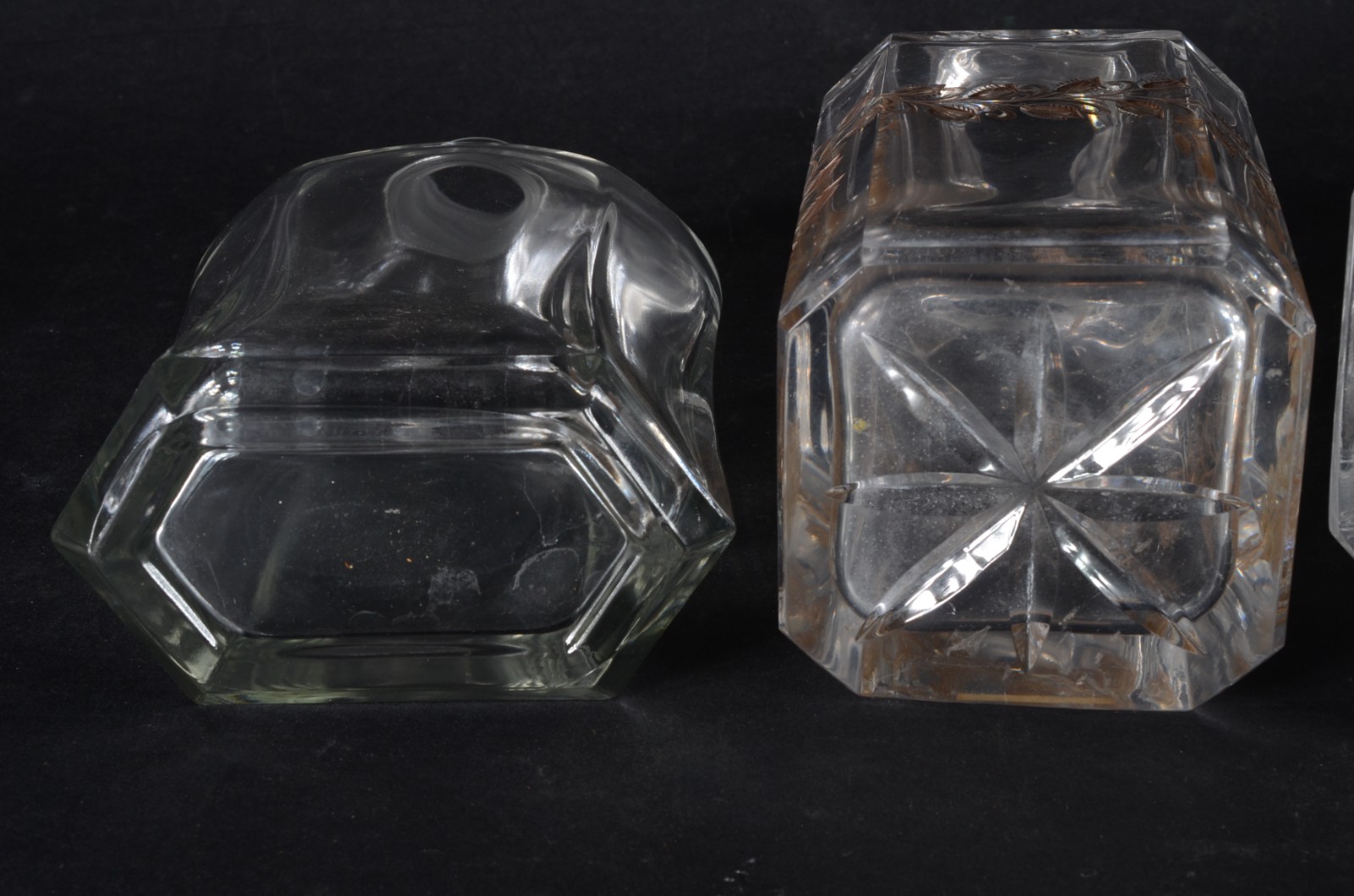 Quatro garrafas diversas de cristal. - foto 7 de 10