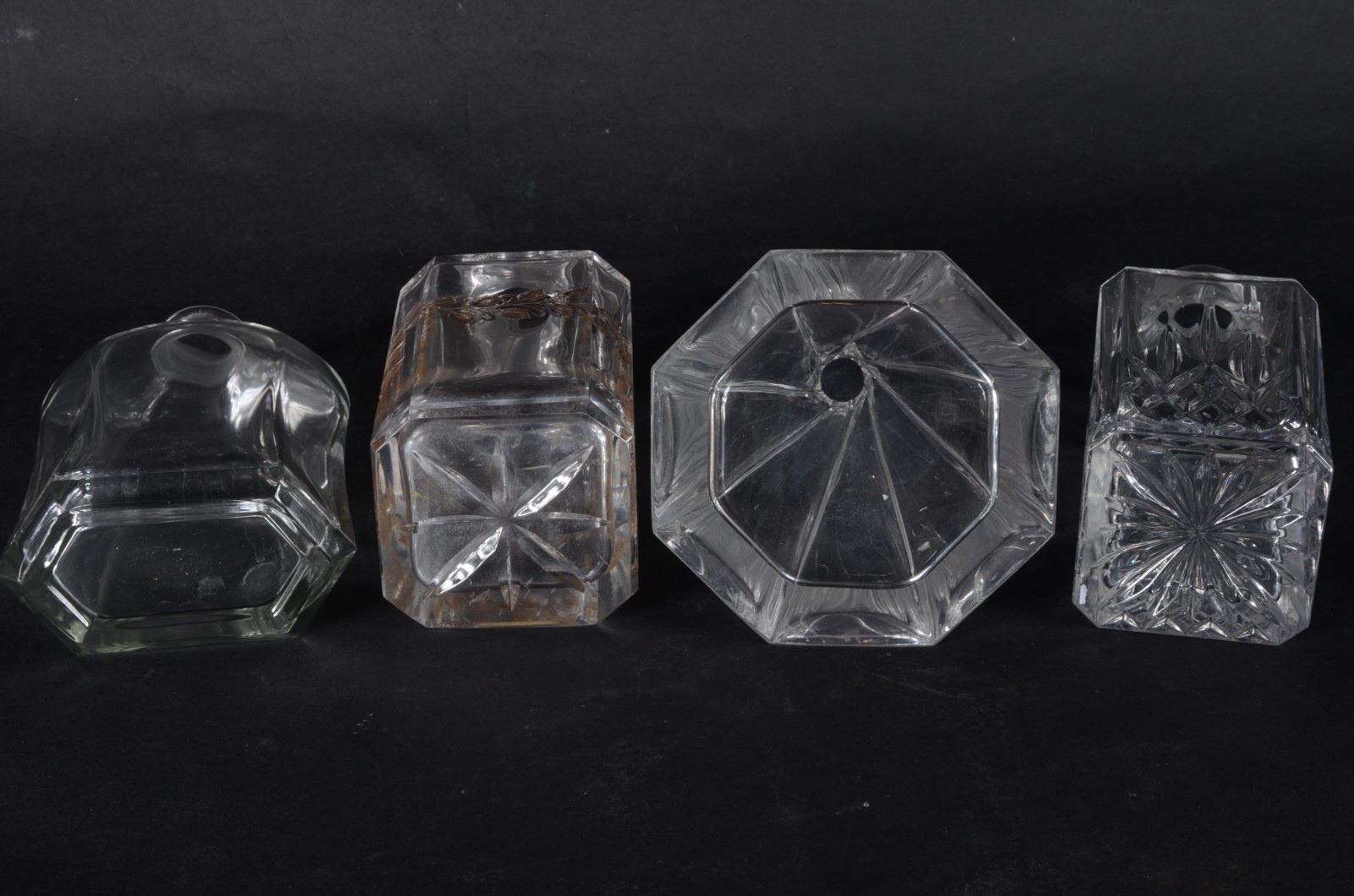 Quatro garrafas diversas de cristal. - foto 8 de 10