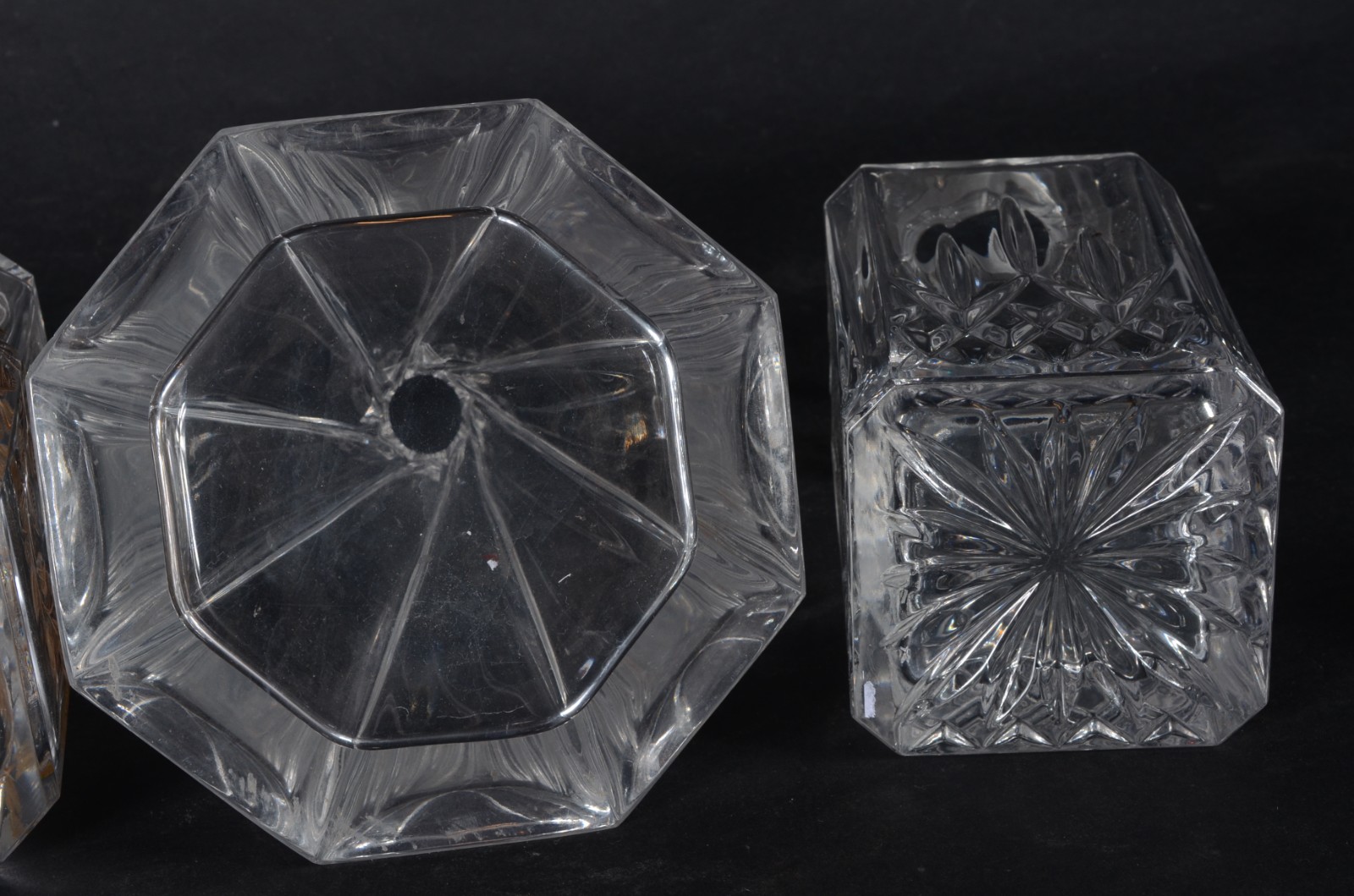 Quatro garrafas diversas de cristal. - foto 9 de 10