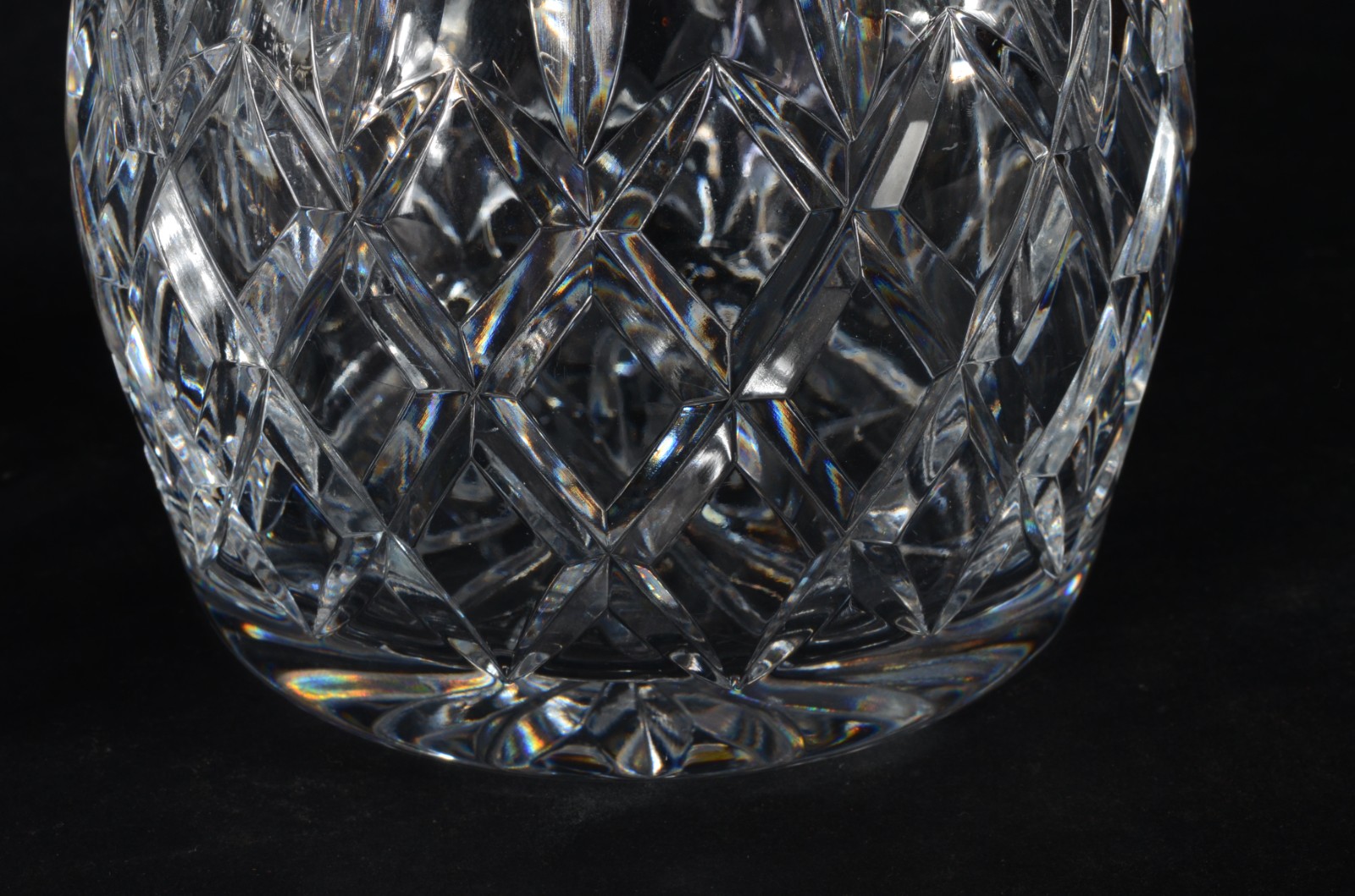 Duas garrafas diversas de cristal europeu. - foto 6 de 8