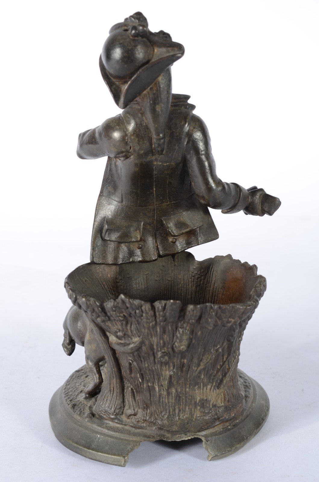 Estatueta de petit bronze representando homem com cachorro (base... - foto 5 de 8