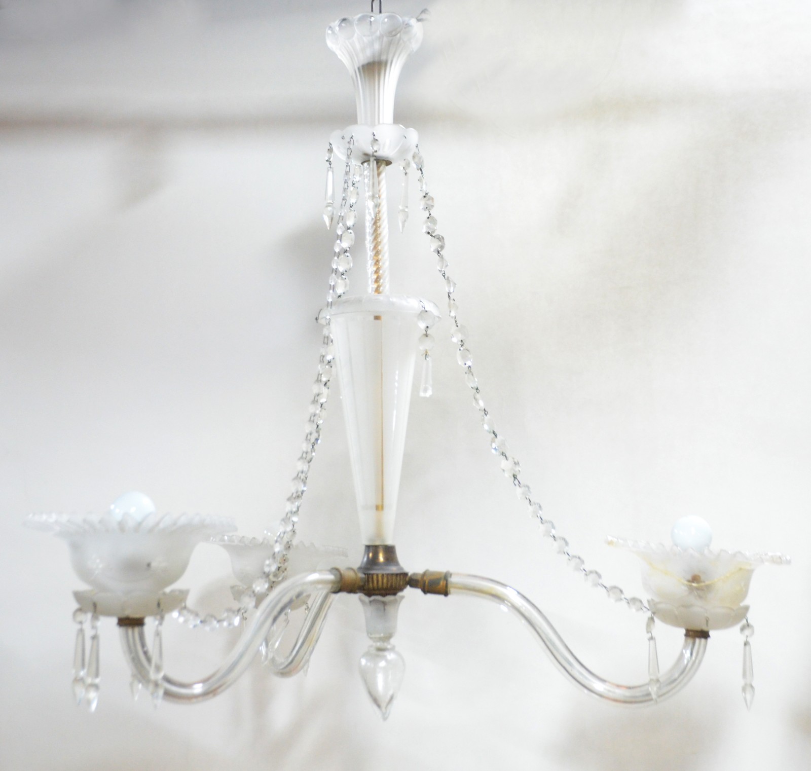 Lustre de cristal para 3 luzes com mangas foscas e bordas feitio... - foto 1 de 6