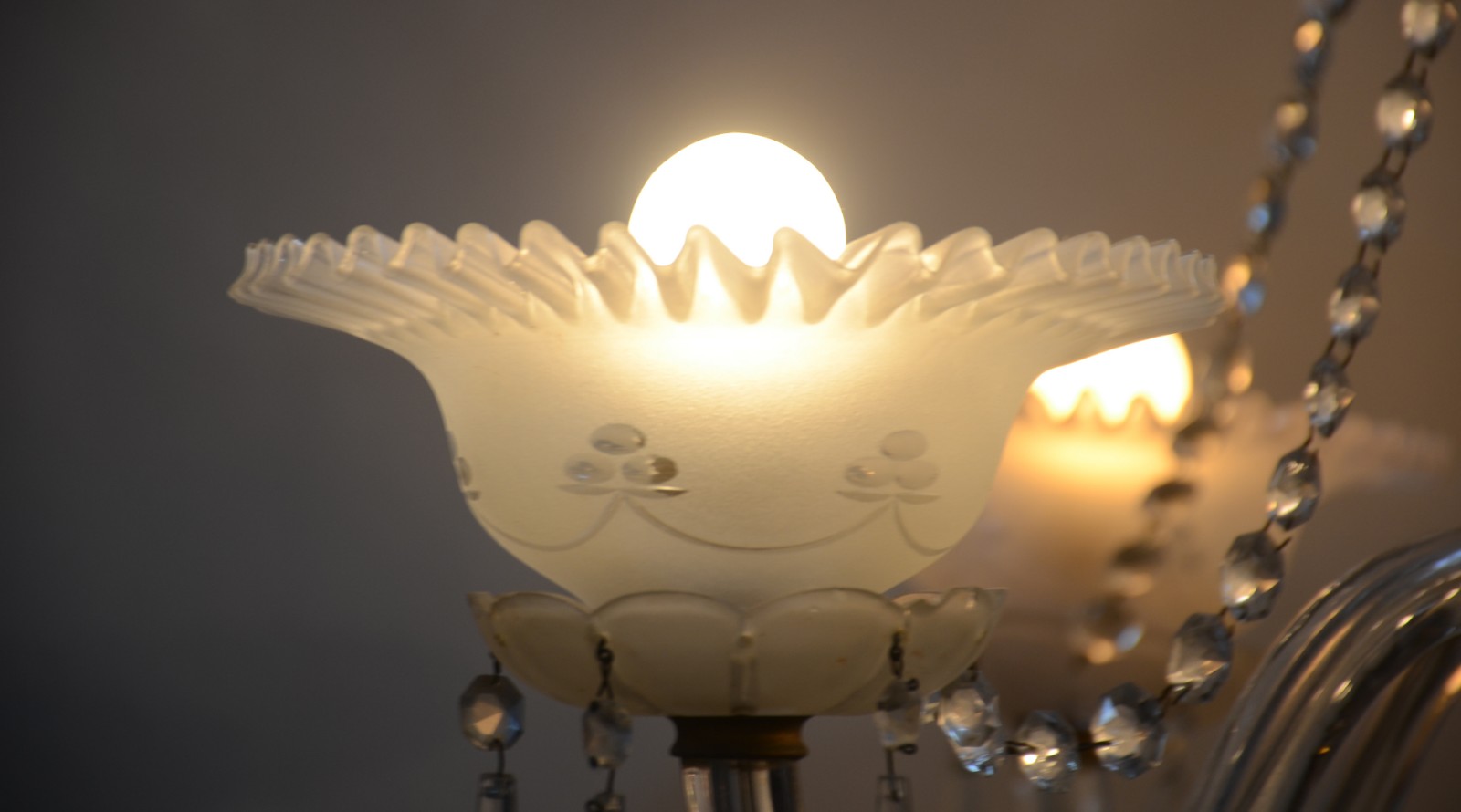 Lustre de cristal para 3 luzes com mangas foscas e bordas feitio... - foto 6 de 6