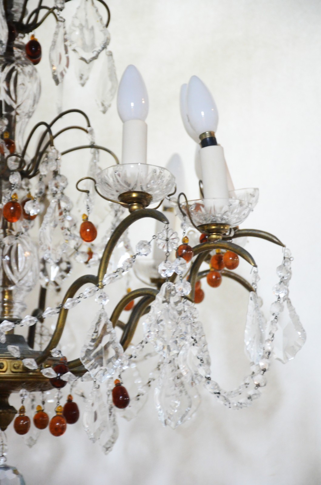 Lustre de metal para 12 luzes com pingentes e contas de cristal... - foto 3 de 5