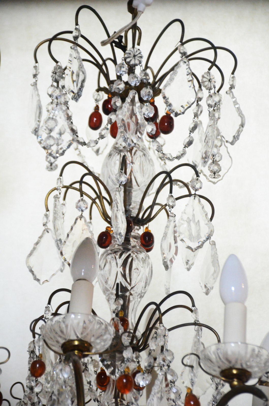 Lustre de metal para 12 luzes com pingentes e contas de cristal... - foto 4 de 5