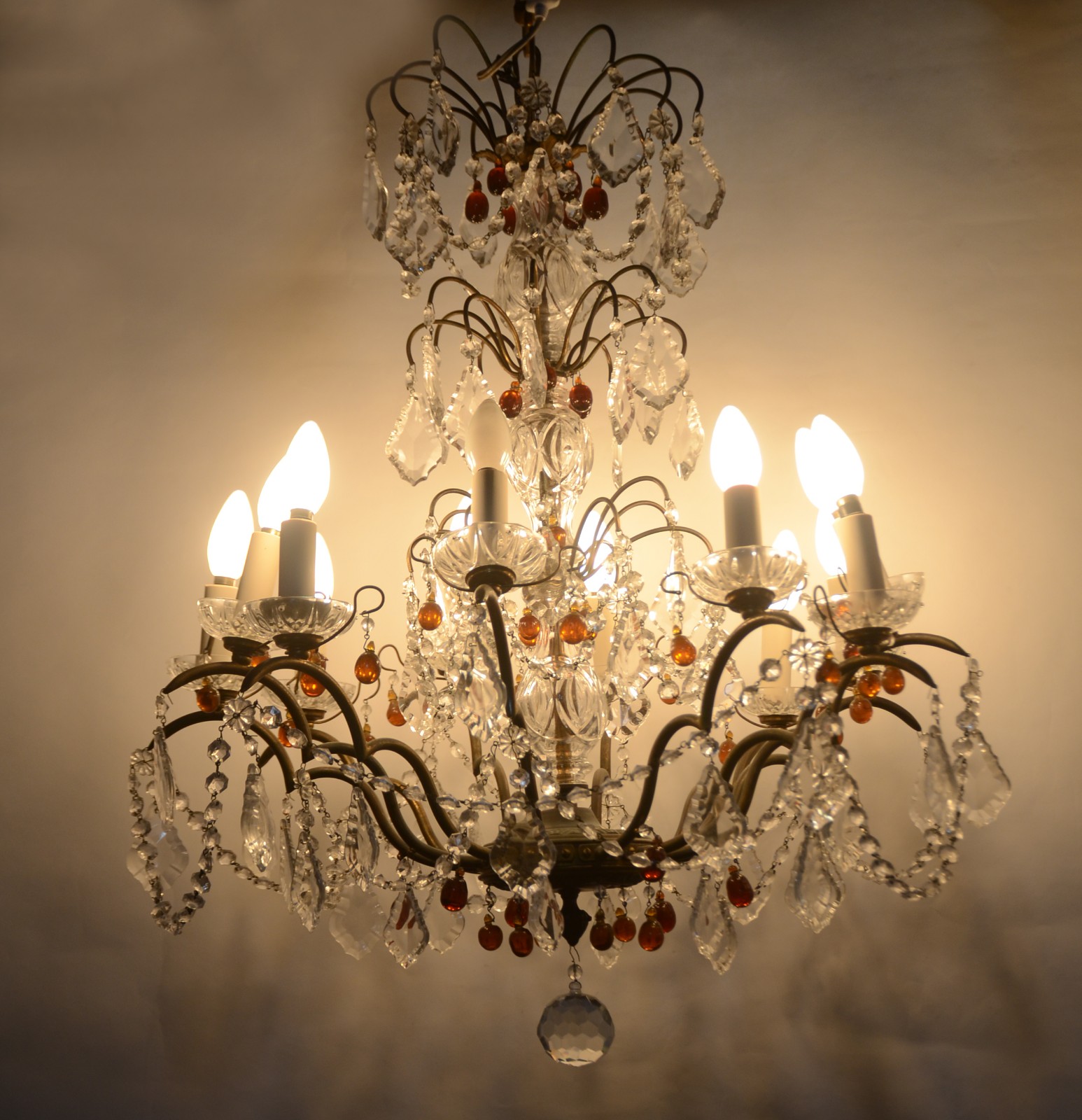Lustre de metal para 12 luzes com pingentes e contas de cristal... - foto 5 de 5