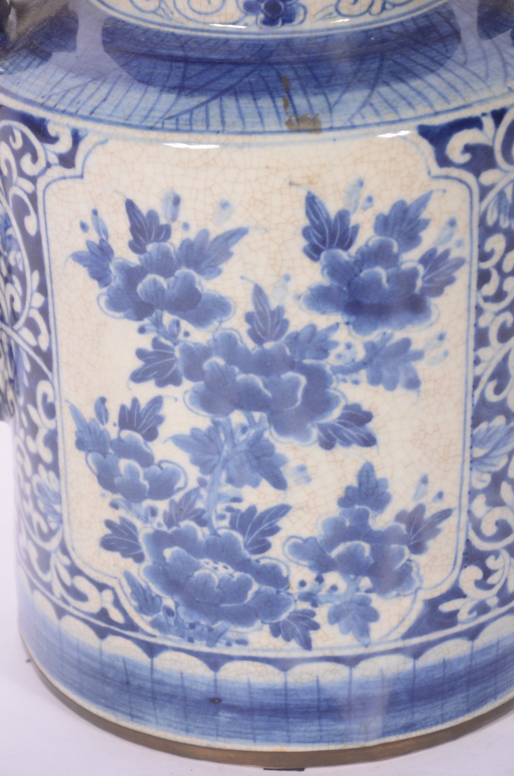 Grande chaleira decorativa de porcelana oriental em tons de azul e... - foto 2 de 8