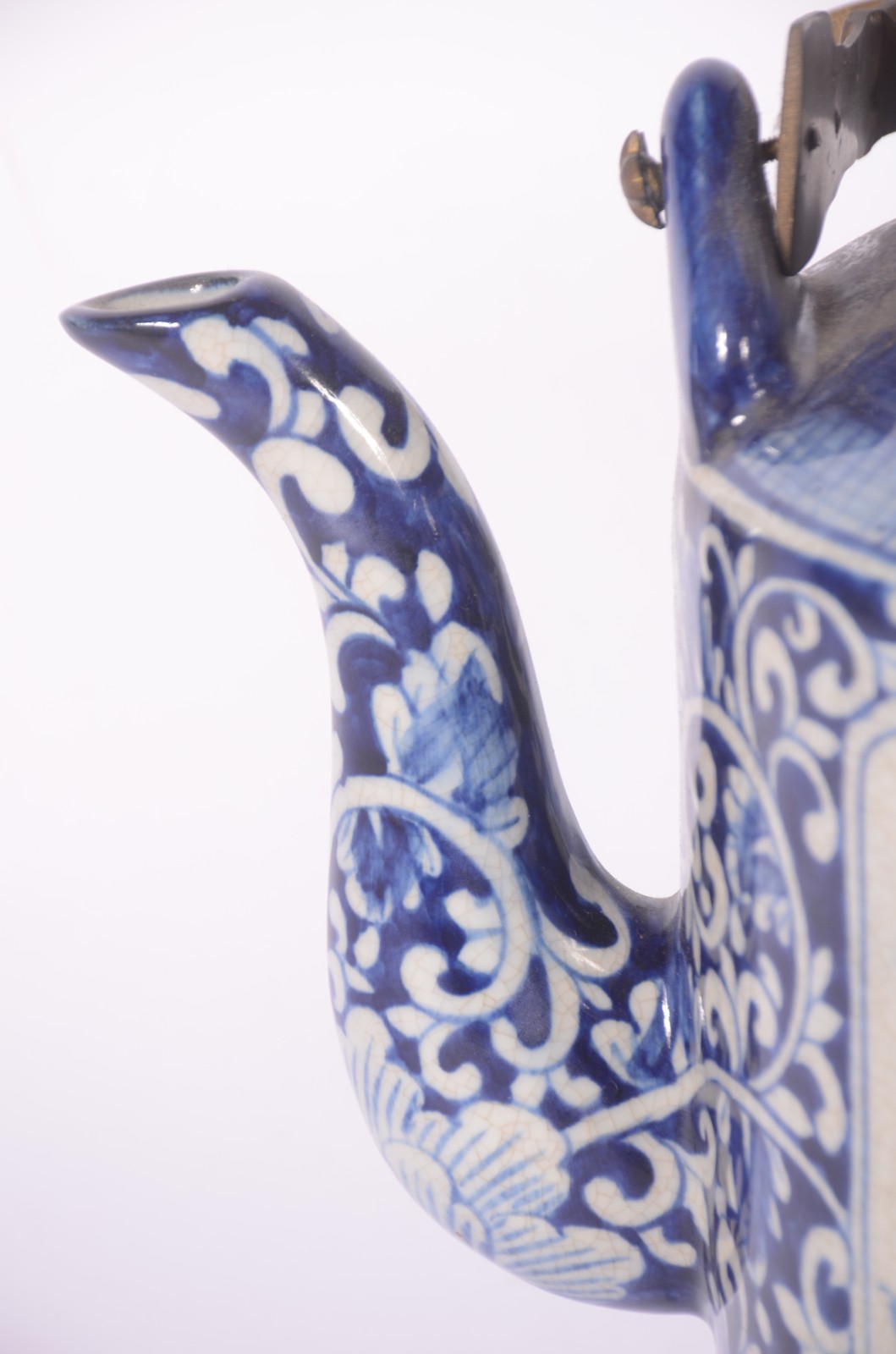 Grande chaleira decorativa de porcelana oriental em tons de azul e... - foto 4 de 8