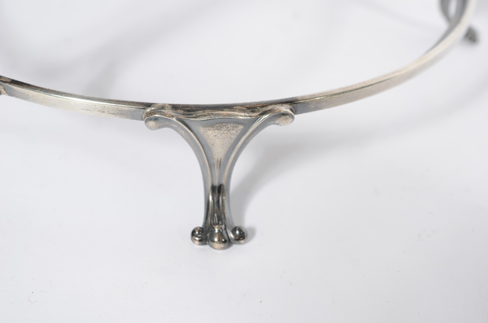 Base de fruteira de metal prateado com tres platôs (faltando os... - foto 4 de 4