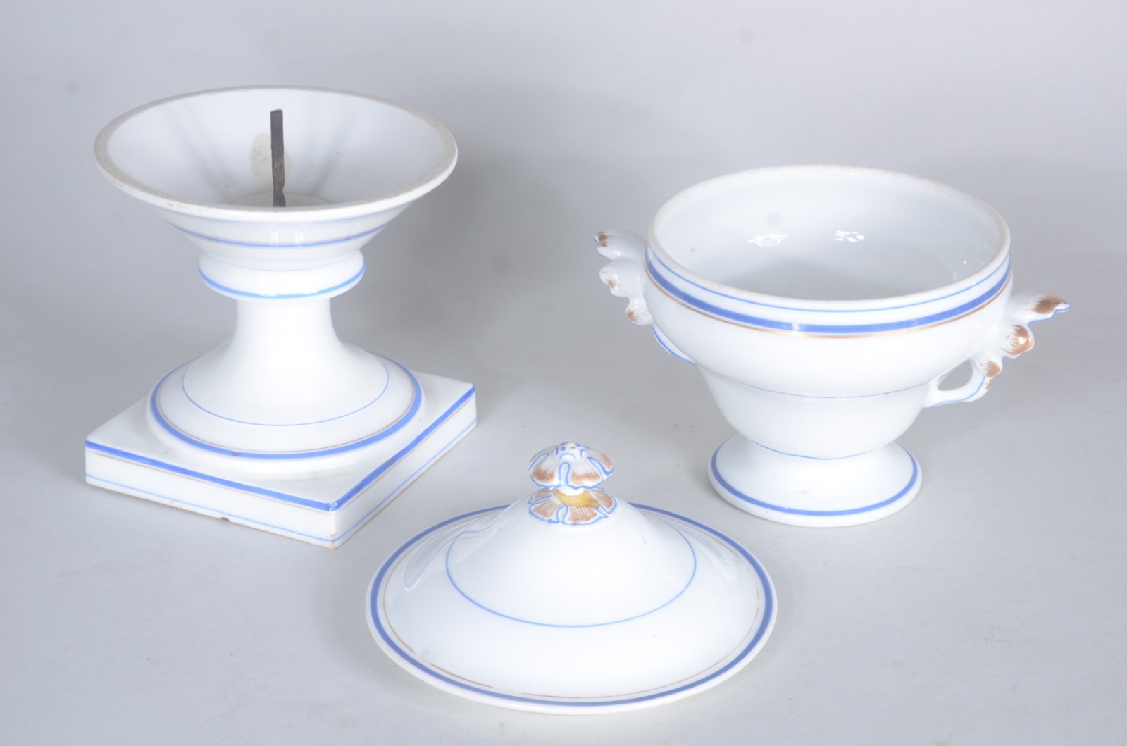Conjunto com seis peças de porcelana europeia, sendo: fruteira com... - foto 2 de 8