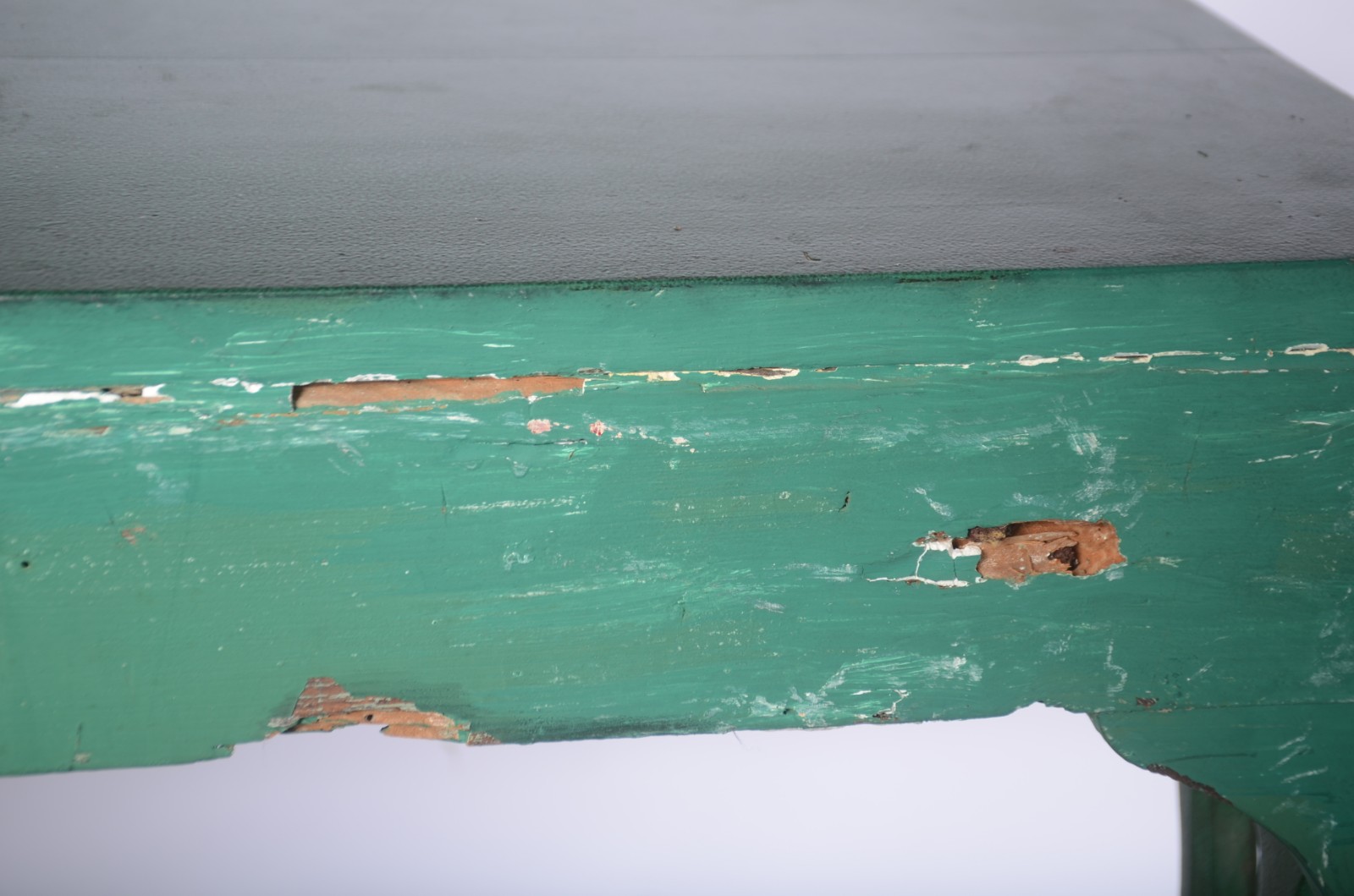 Aparador de madeira nobre pintado de verde, saia recortada com... - foto 6 de 6