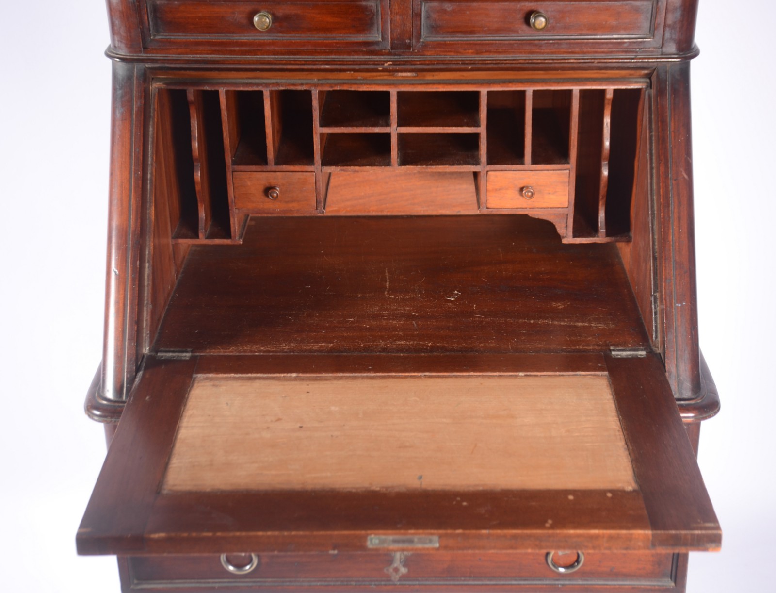 Cômoda "bookcase" de madeira nobre com 2 gavetas, tampo articulado... - foto 4 de 11