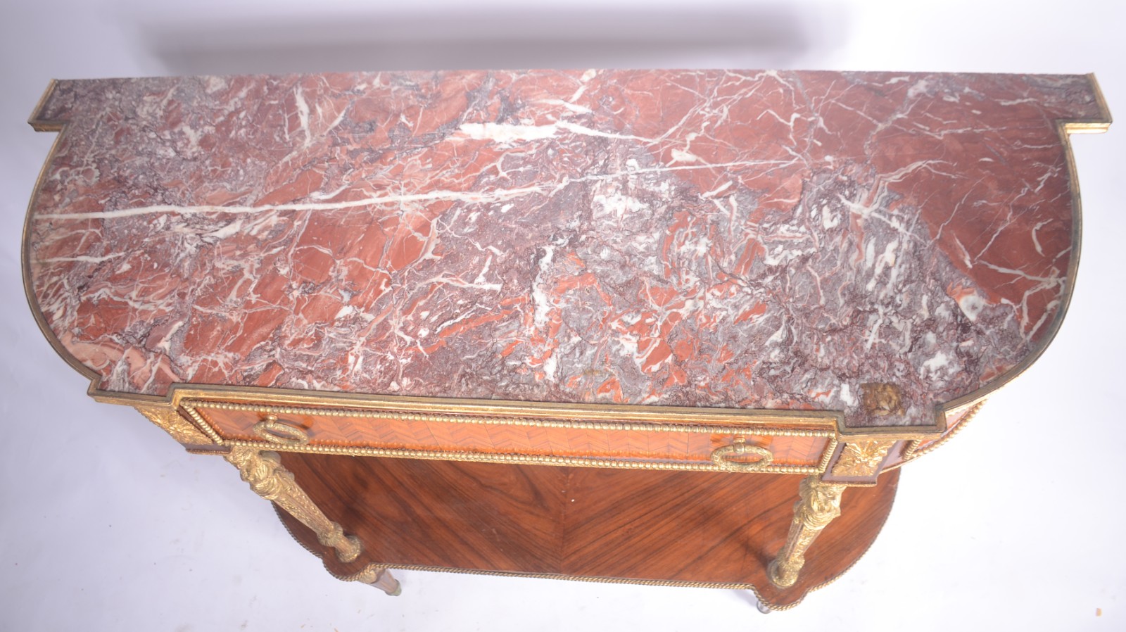 Console de madeira nobre feitio semi bombé, estilo francês, uma... - foto 3 de 10