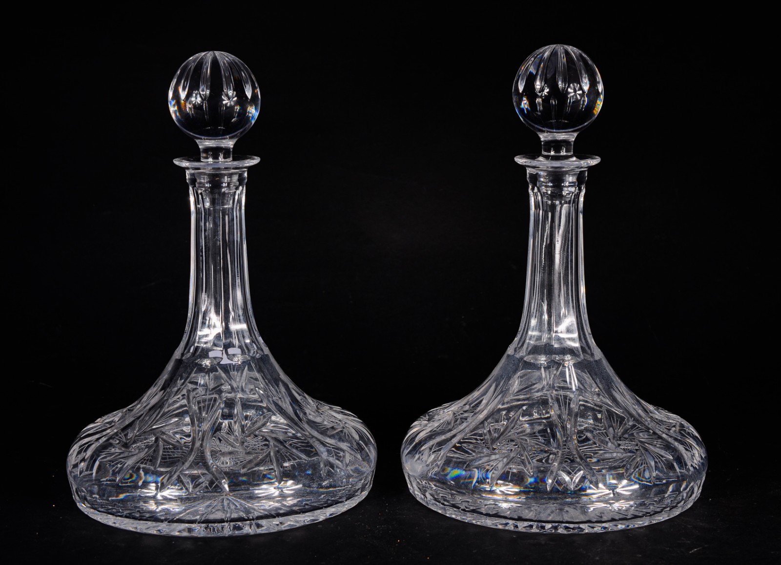Par de garrafas "Captain Decanteur" de cristal tcheco lapidado. - foto 1 de 10