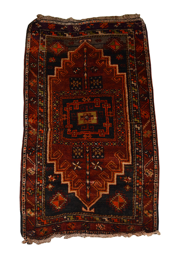 Tapete Shiraz. Medidas 1,55 x 0,86 m.