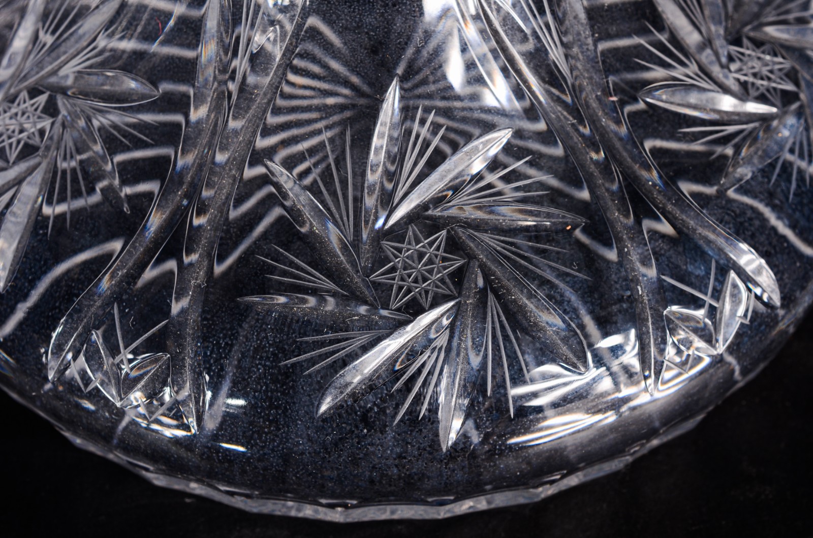 Par de garrafas "Captain Decanteur" de cristal tcheco lapidado. - foto 9 de 10