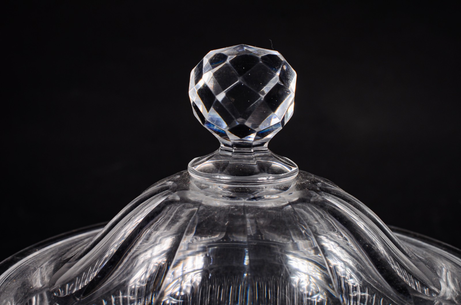 Compoteira de cristal europeu facetado. - foto 4 de 7