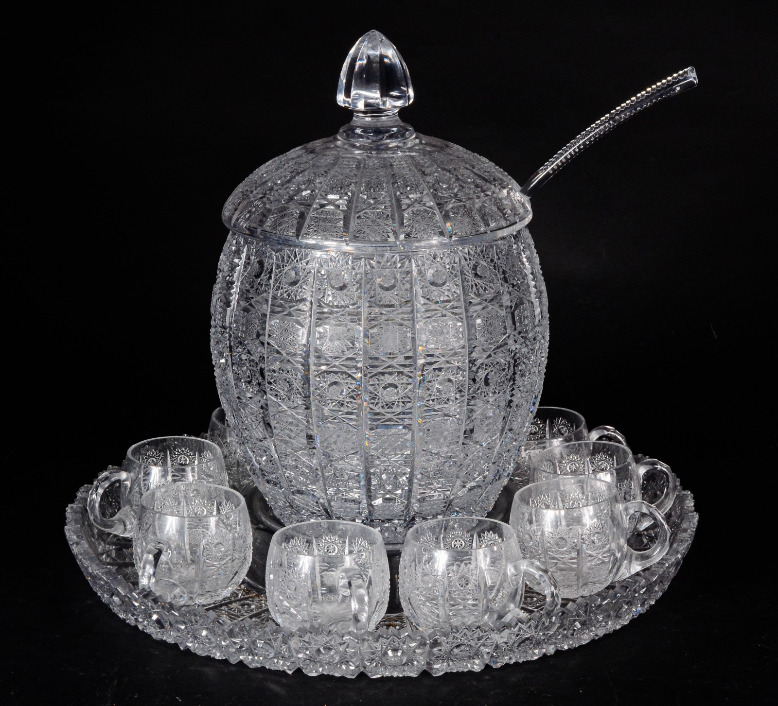 Conjunto de poncheira de cristal tcheco ricamente lapidado a mão, com... - foto 1 de 11