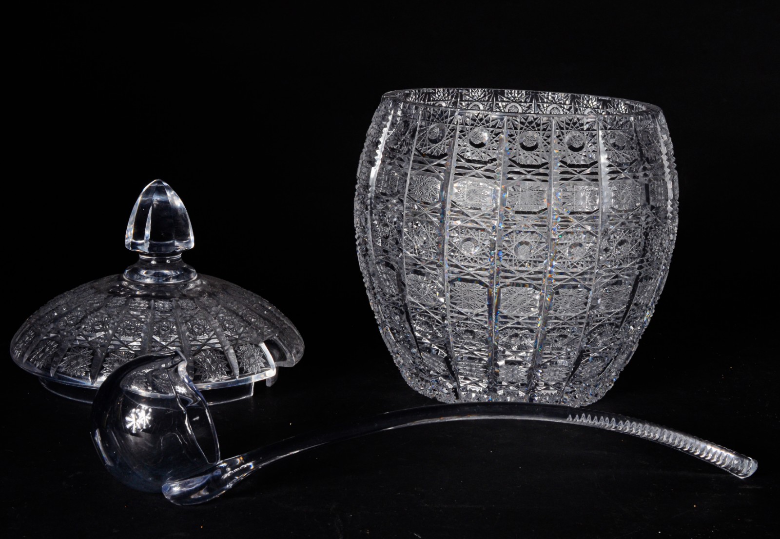 Conjunto de poncheira de cristal tcheco ricamente lapidado a mão, com... - foto 8 de 11