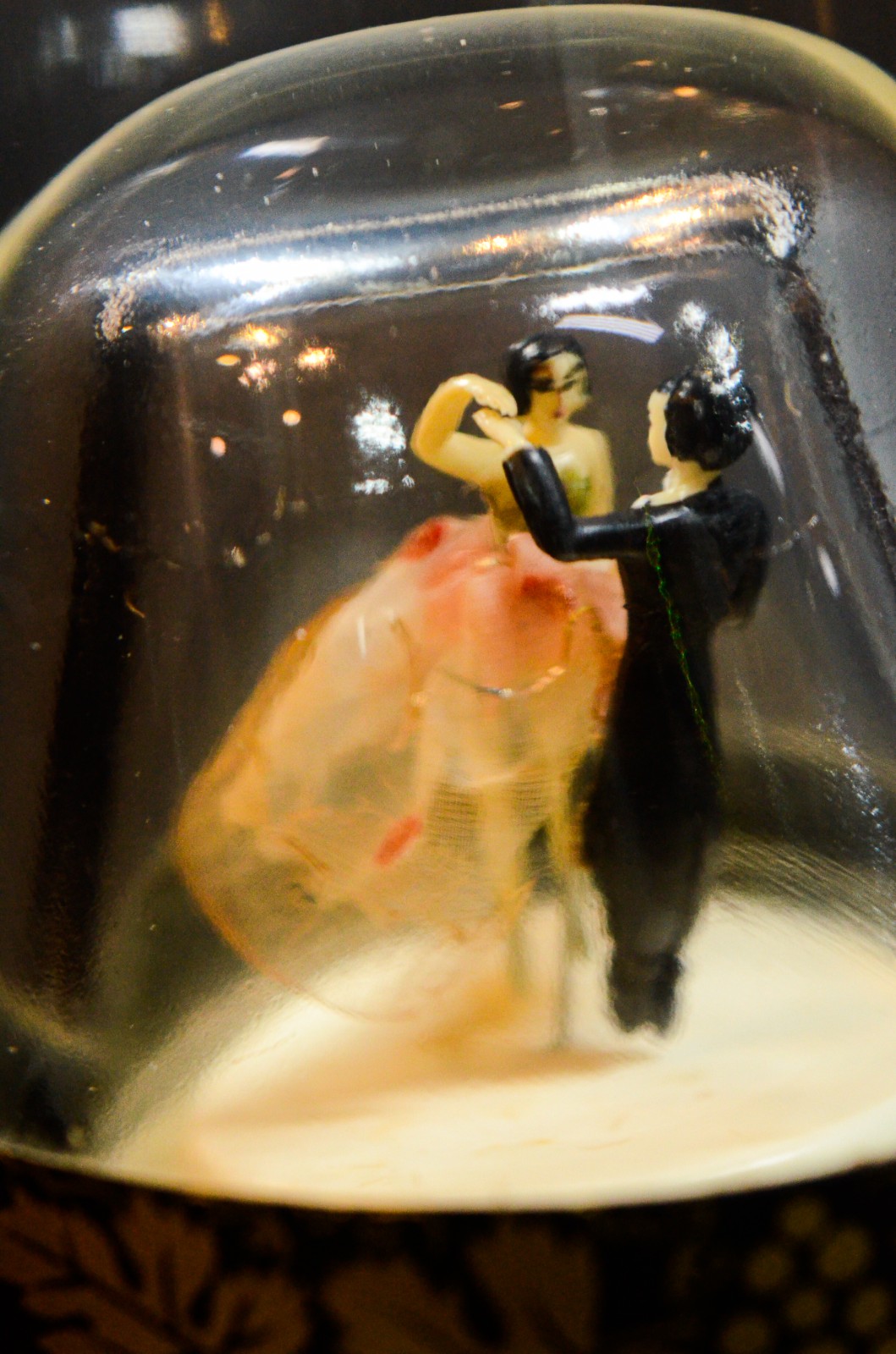 Garrafa japonesa com musica e casal de bailarinos. - foto 4 de 6