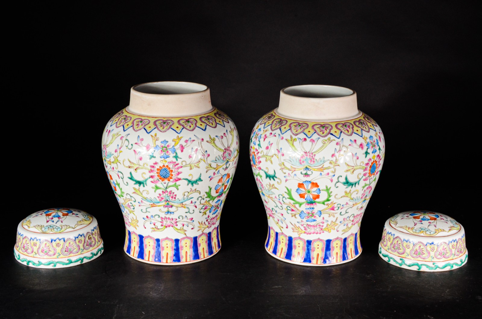Par de potiches de porcelana oriental decorados com guirlandas... - foto 5 de 7