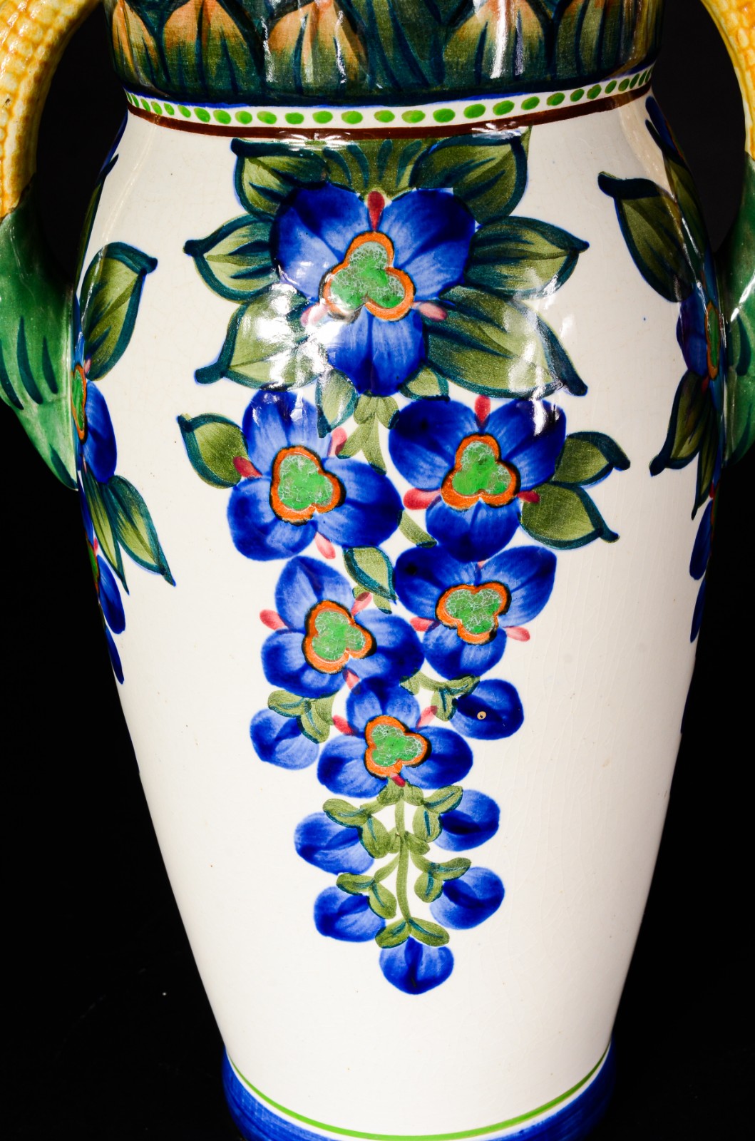 Vaso com alças de cerâmica europeia, decoração floral em policromia... - foto 2 de 8