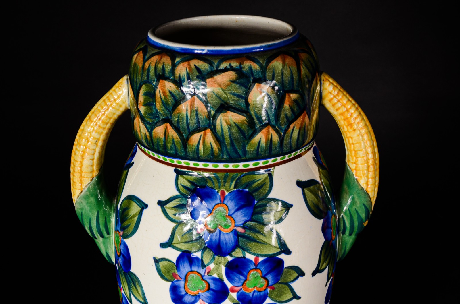 Vaso com alças de cerâmica europeia, decoração floral em policromia... - foto 4 de 8