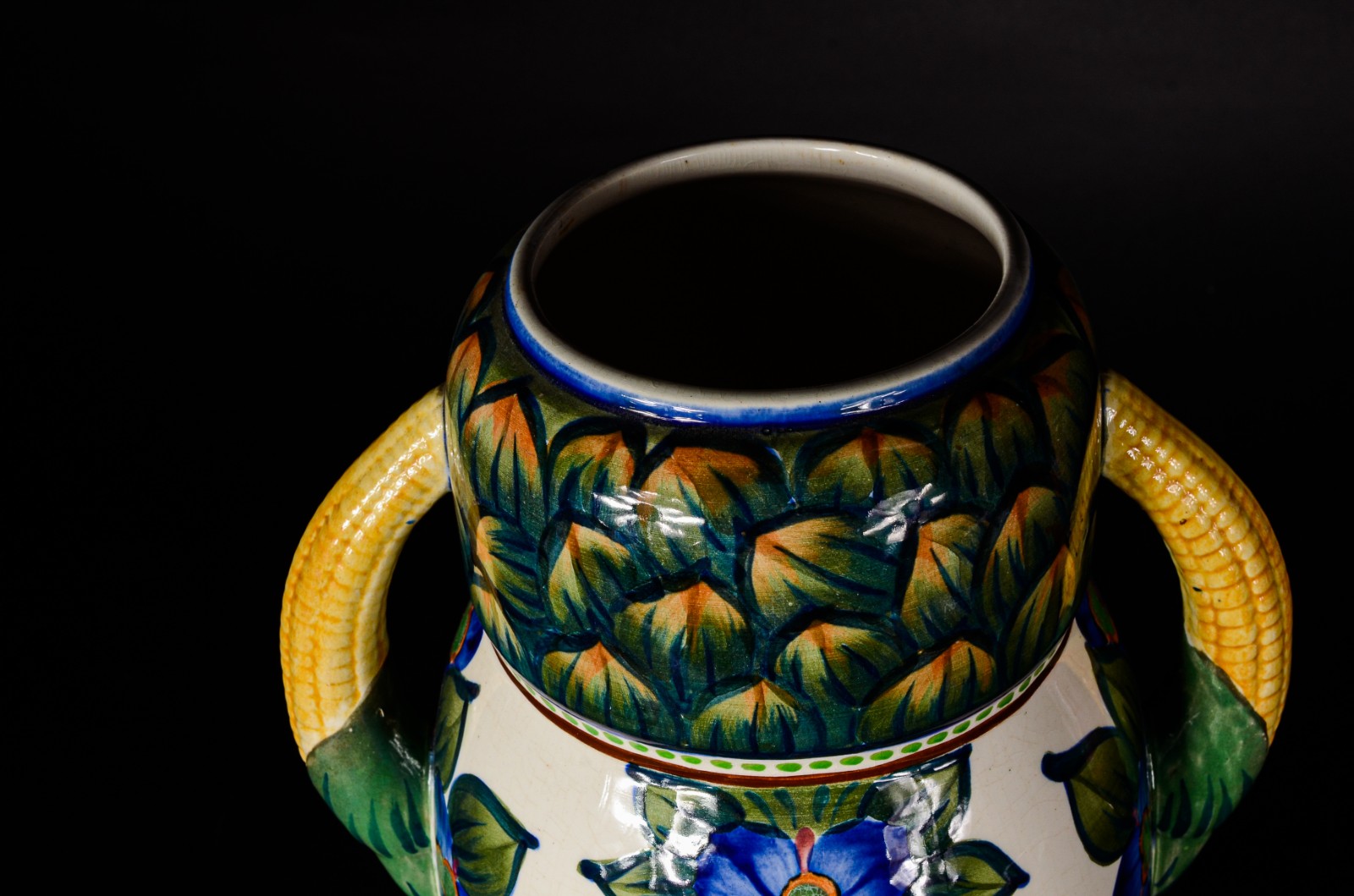 Vaso com alças de cerâmica europeia, decoração floral em policromia... - foto 5 de 8